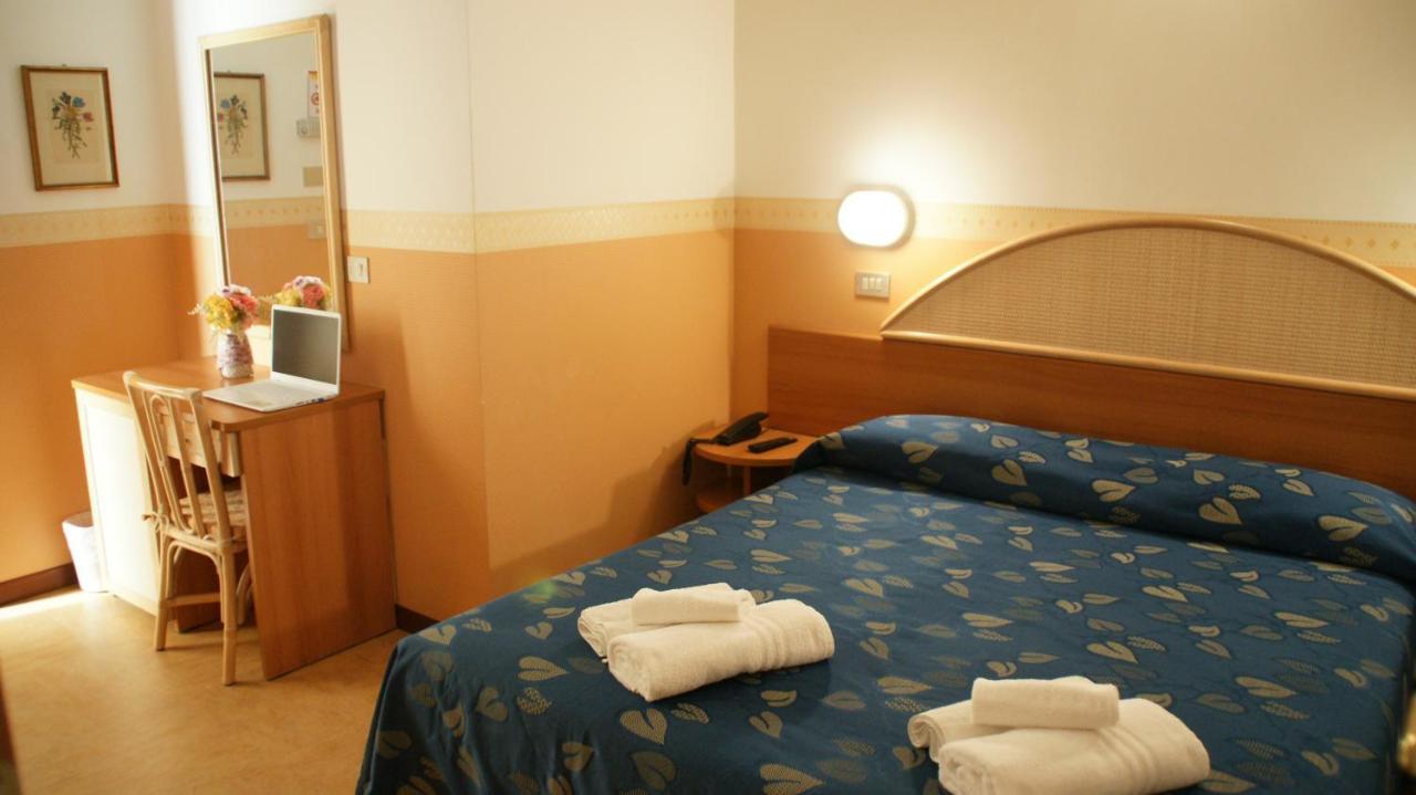 Hotel Verudella Rímini Exterior foto